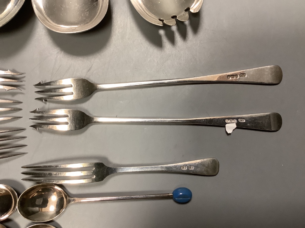 A pair of George V silver serving spoons, Sheffield, 1916, a pair of similar salad servers, a 800 fork, five other silver pieces of cutlery and seven plated items